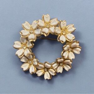 1950's White Flower Wreath